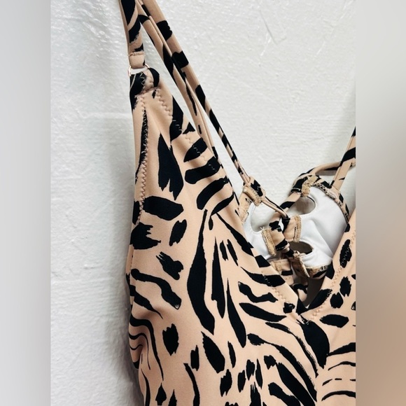 SHADE & Shore One Piece
Swimsuit - Animal Print - S-(4-6) - Picture 2 of 11